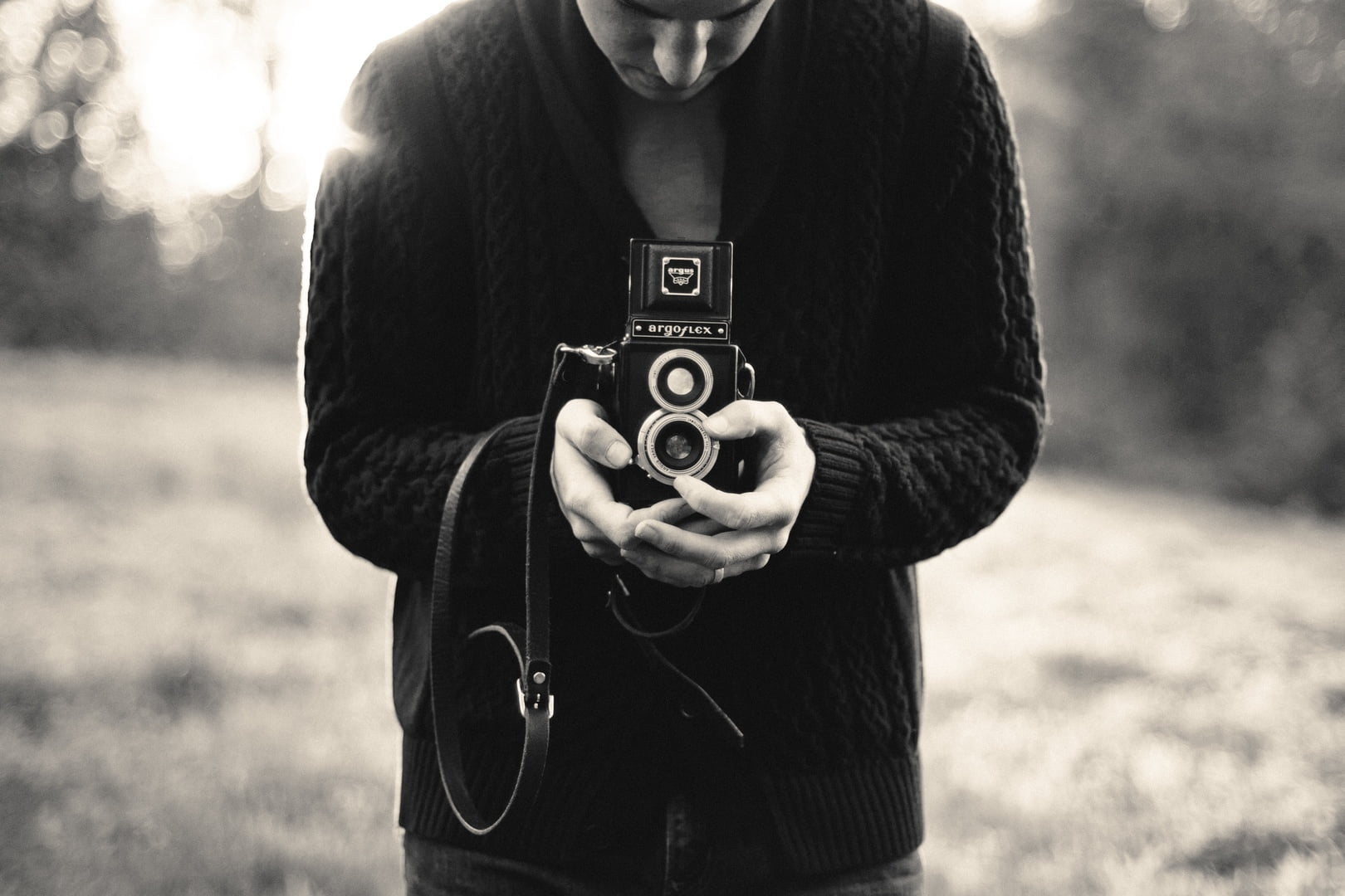 person-black-and-white-white-camera-photography-vintage-72-pxhere.com